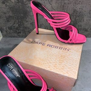 New in original box Cape Robbin heels